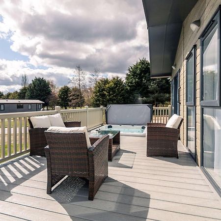 Ashworth Lodge With Hot Tub Barmby on the Moor Esterno foto