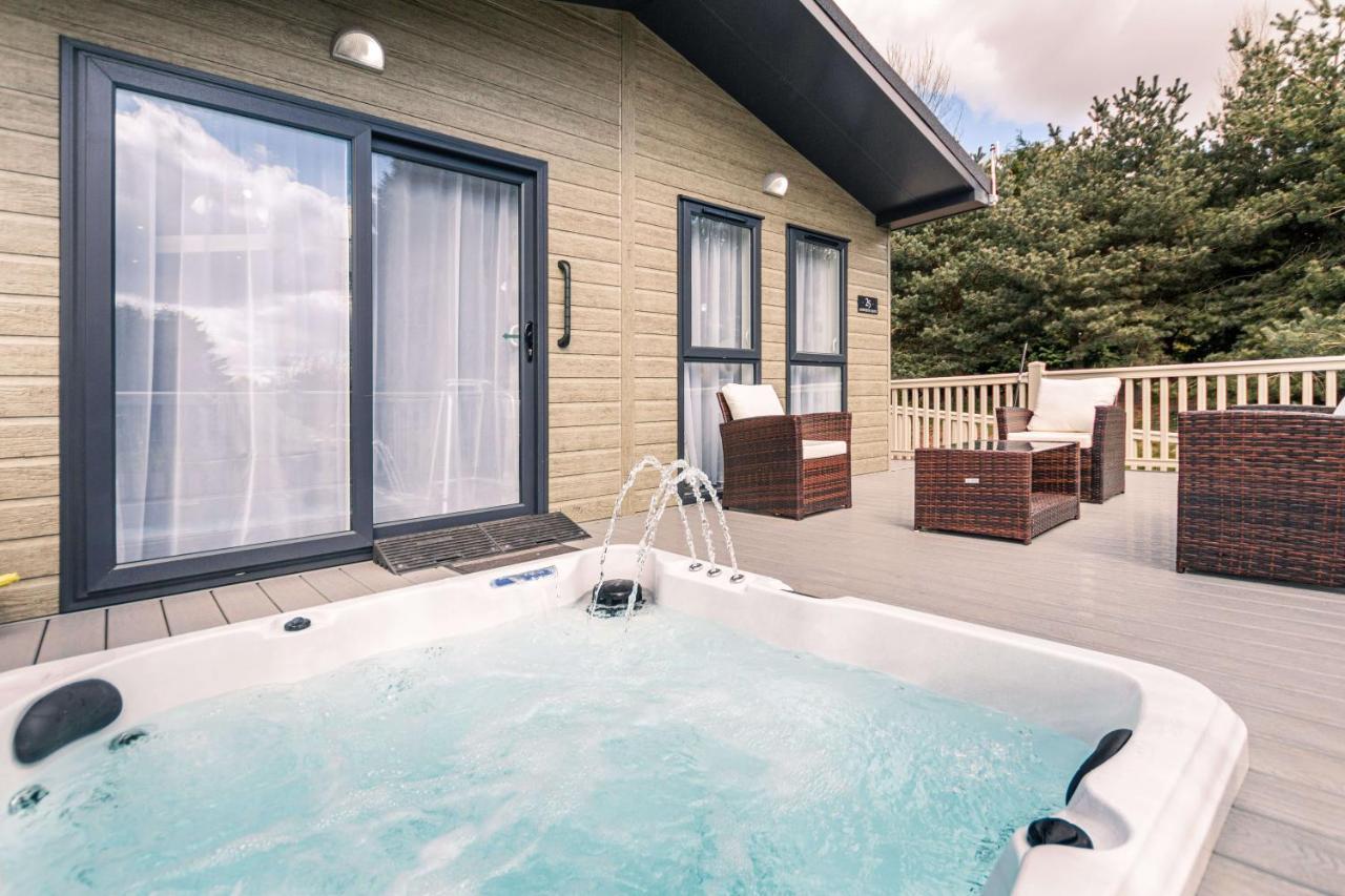 Ashworth Lodge With Hot Tub Barmby on the Moor Esterno foto