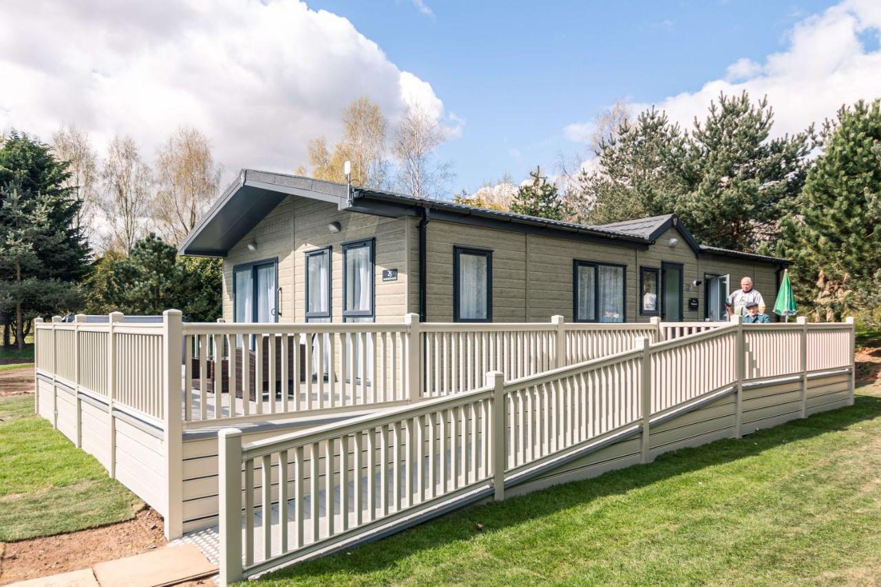 Ashworth Lodge With Hot Tub Barmby on the Moor Esterno foto
