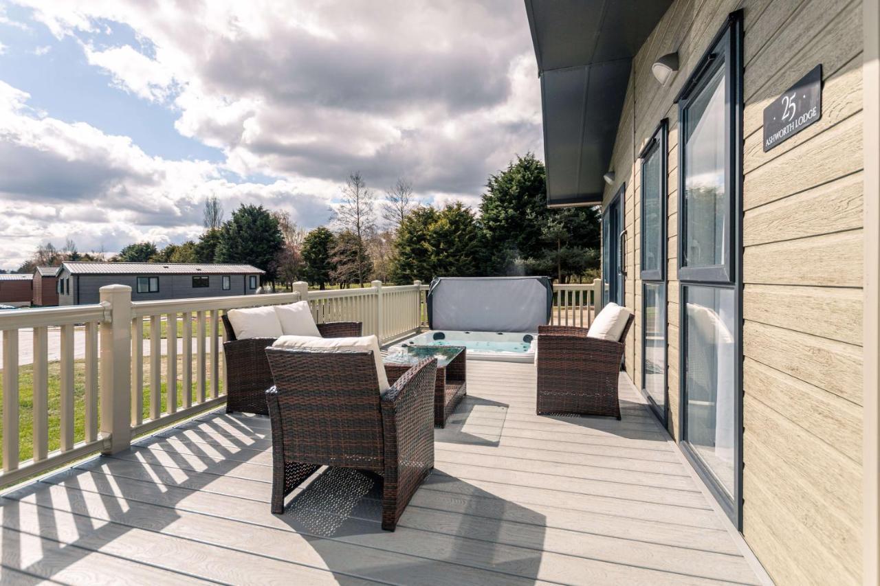 Ashworth Lodge With Hot Tub Barmby on the Moor Esterno foto