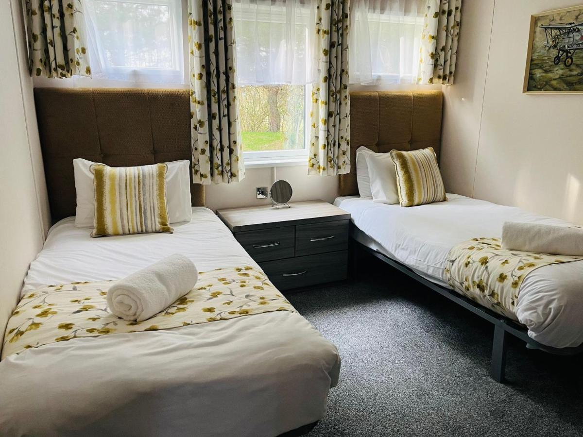 Ashworth Lodge With Hot Tub Barmby on the Moor Esterno foto
