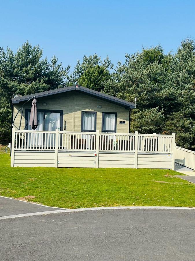 Ashworth Lodge With Hot Tub Barmby on the Moor Esterno foto